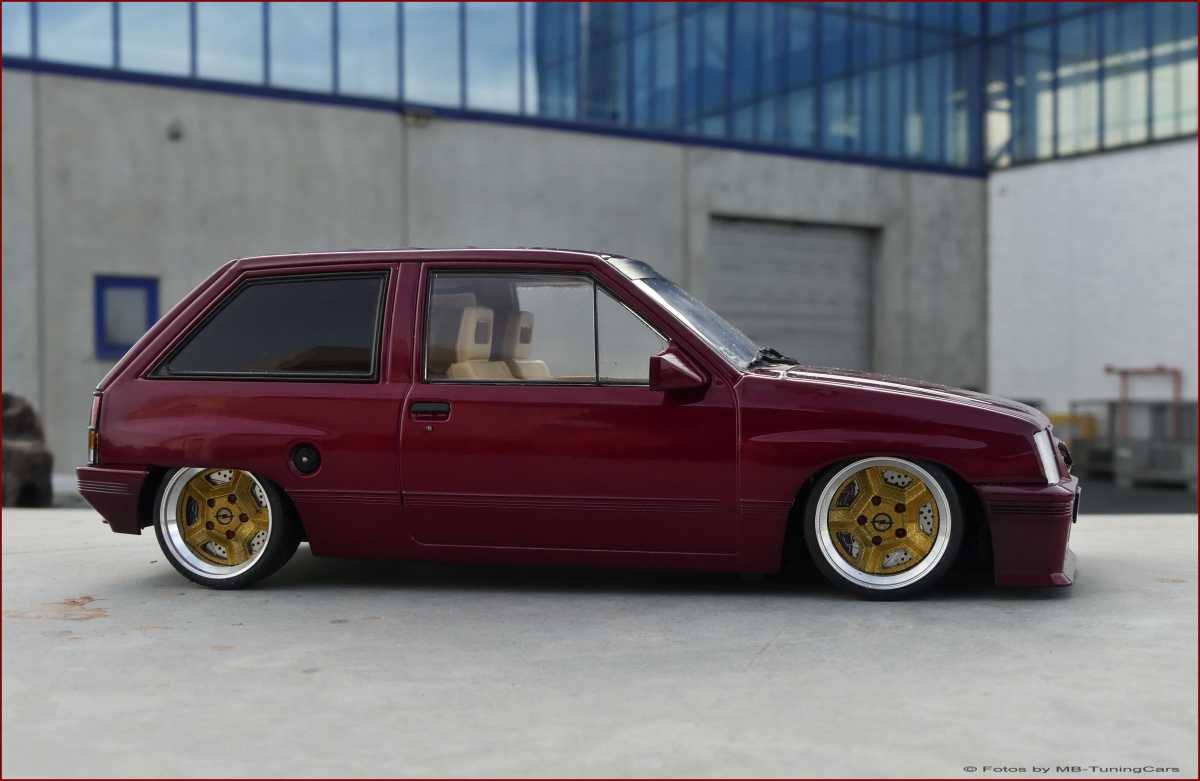 1:18 Opel Corsa A Sprint SR 1983 DunkelRot = inkl OVP